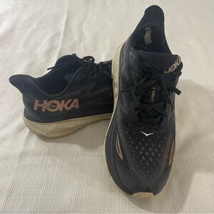 USED HOKA Clifton 9 Size 9.5 Wide Black With Rose Gold Detail USED!!!